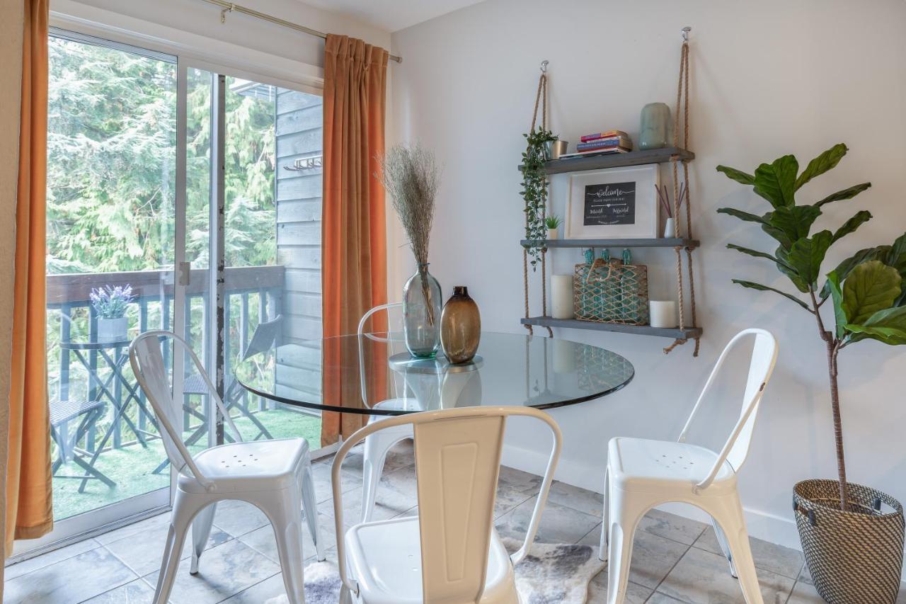 Updated Whistler Creek Studio With Parking Luaran gambar