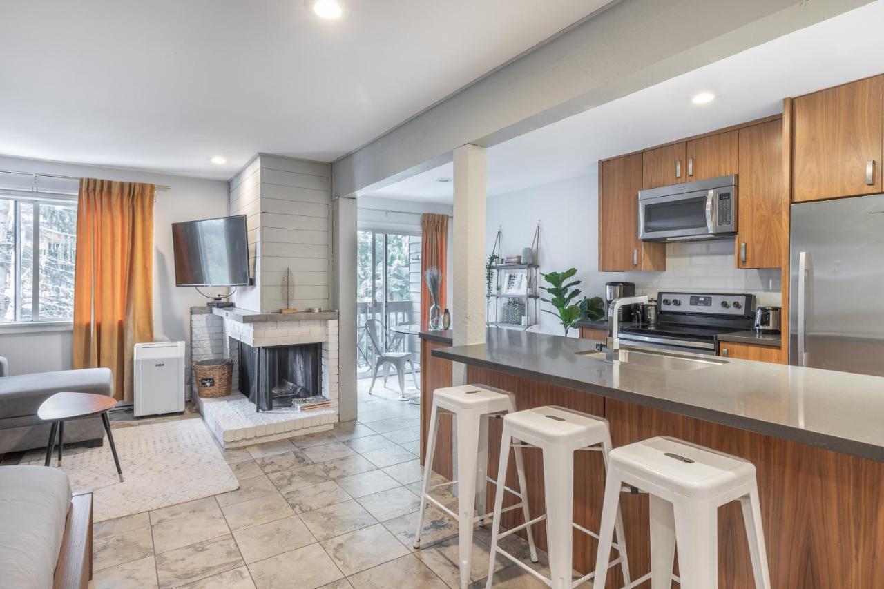 Updated Whistler Creek Studio With Parking Luaran gambar