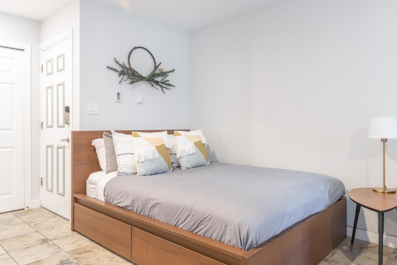 Updated Whistler Creek Studio With Parking Luaran gambar