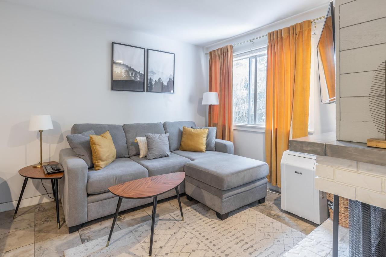 Updated Whistler Creek Studio With Parking Luaran gambar