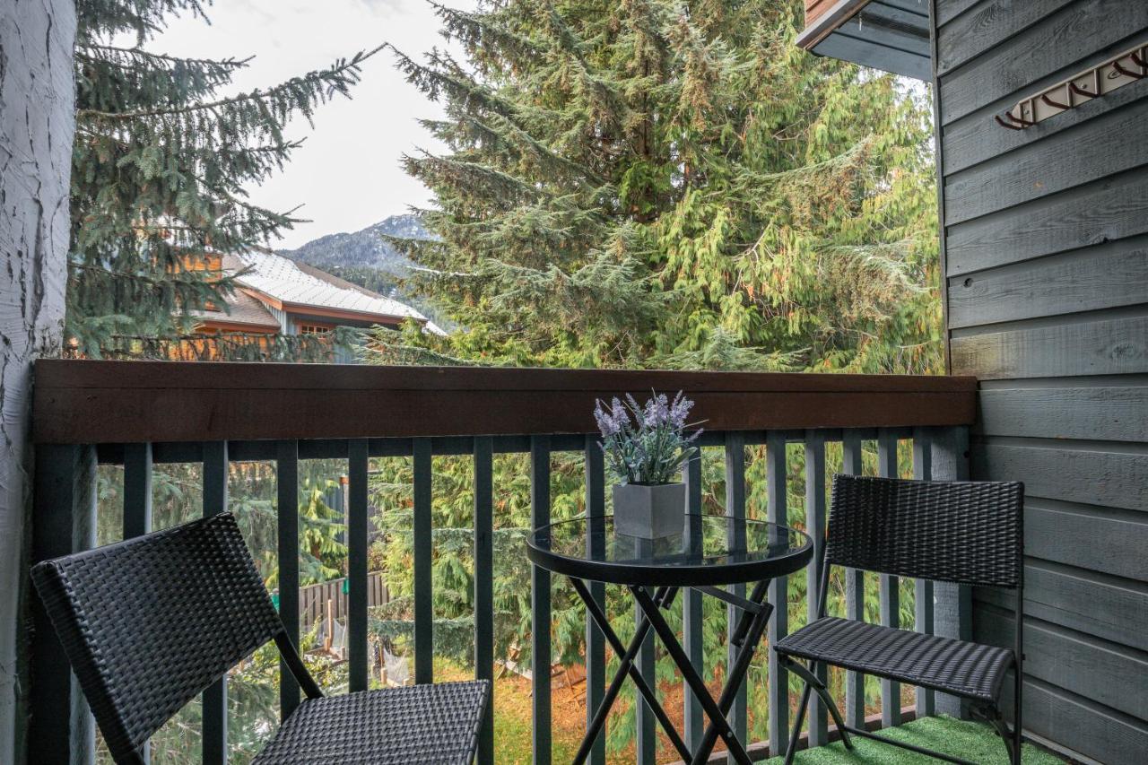 Updated Whistler Creek Studio With Parking Luaran gambar