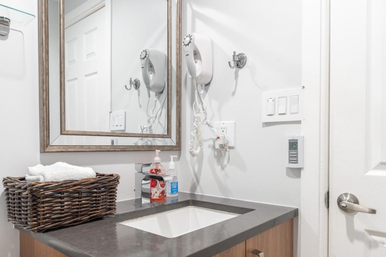 Updated Whistler Creek Studio With Parking Luaran gambar